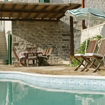 Sleeps 6 Pool Wifi Villa *