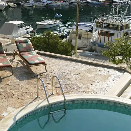 Sleeps 6 Pool Wifi * Sumartin