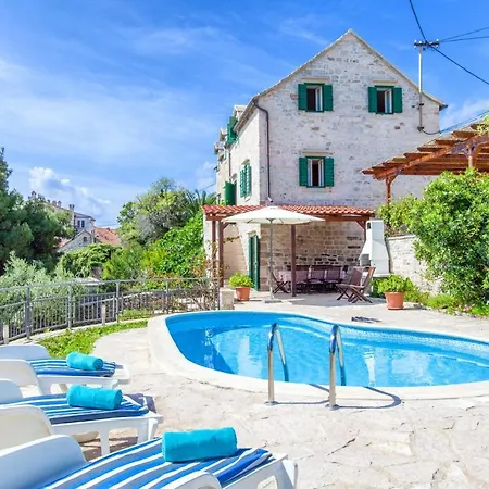 Sleeps 6 Pool Wifi * Sumartin